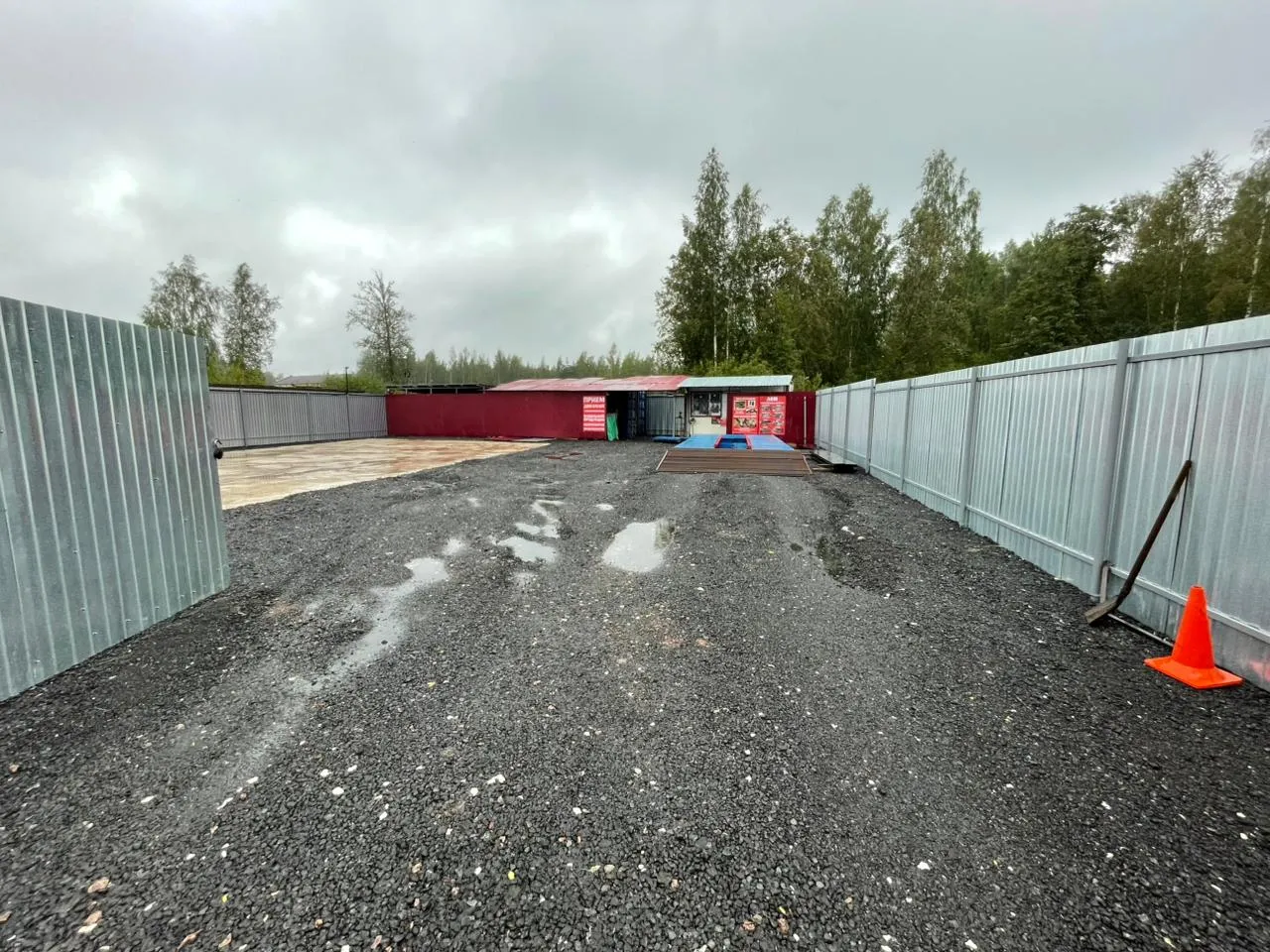 Въезд в пункт приёма лома по адресу улица Чекалова 3Б