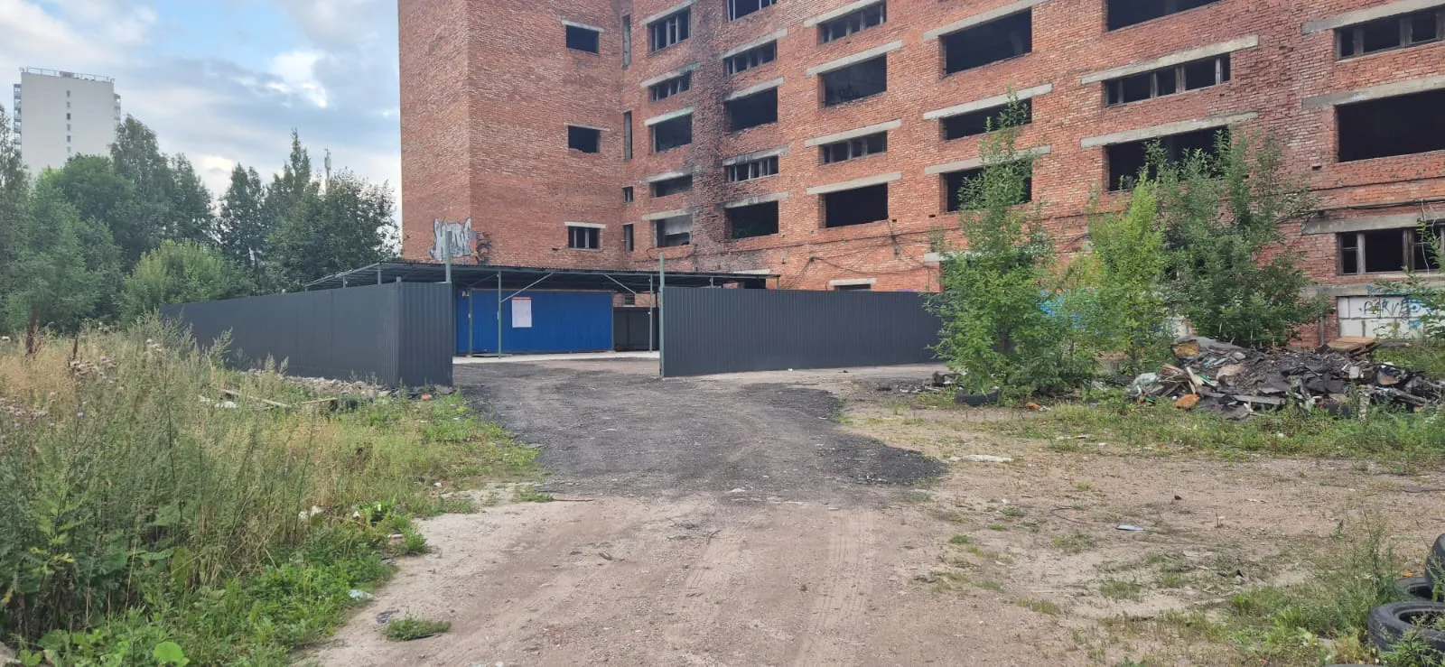 Въезд в пункт приёма лома по адресу проспект Энергетиков 15В